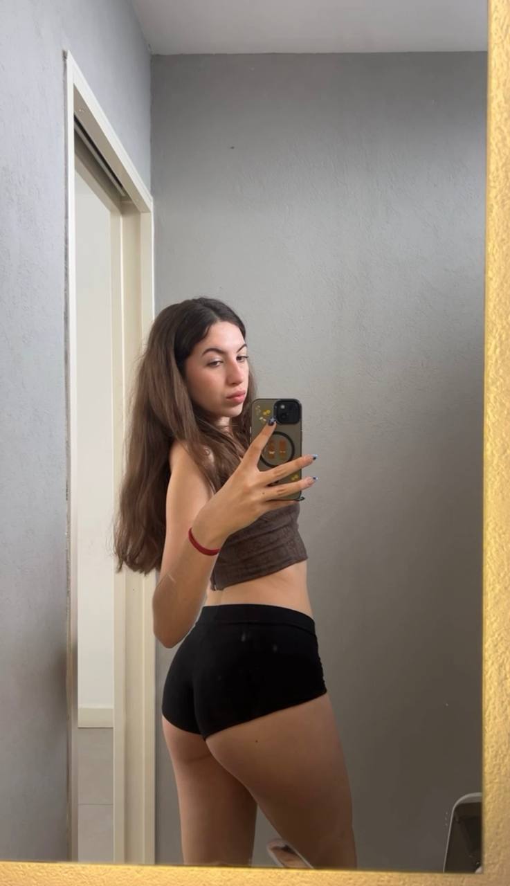 Amber in her underwear in Fukuoka