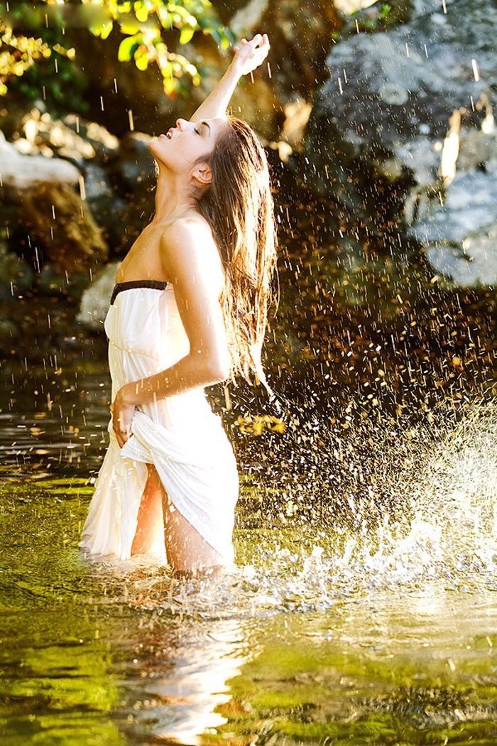 Marie Avgeropoulos in Fukuoka