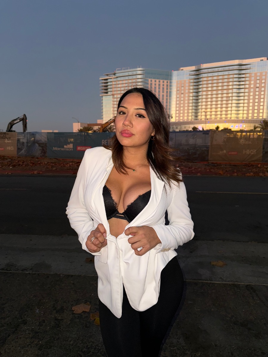 Take a pause and enjoy Ali Cruz — streaming from Fukuoka