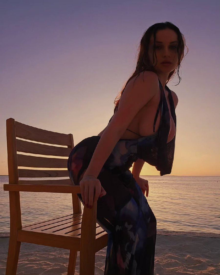 Sexy girl Miranda Faith nude in Fukuoka