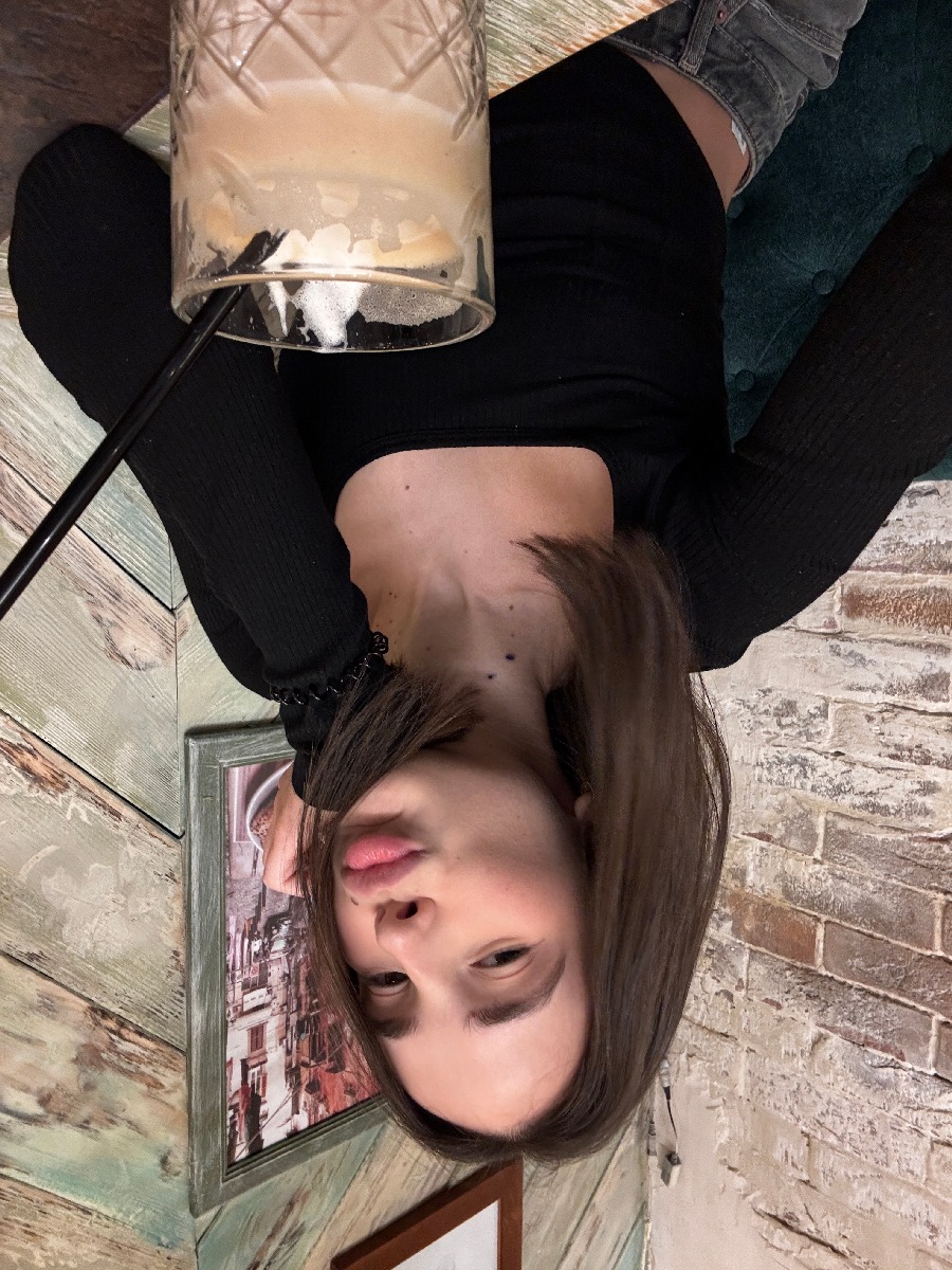 Fresh photos, fresh mood — Tina online in Fukuoka